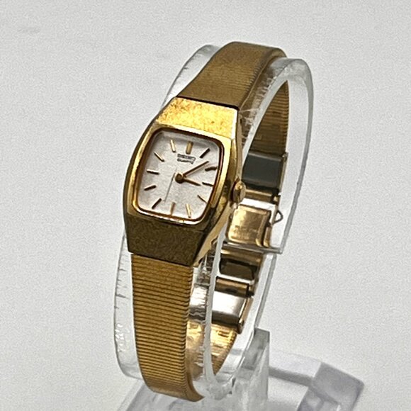 Seiko Vintage Ladies Petite Gold tone Square Watch Working